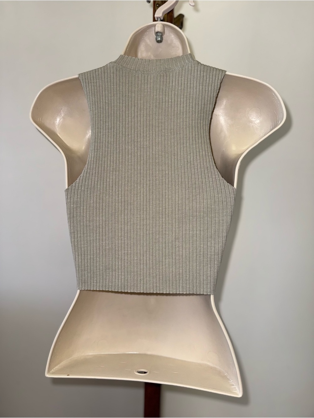 Aerie (XS) Light Green Lightly Ribbed Crop Top - Picture 4 of 5